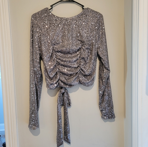 Privy Sequined mesh open back crop top - Picture 5 of 7